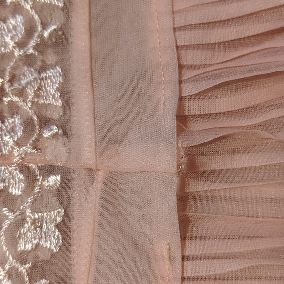 Vintage pink half slip with accordion lace hem - Picture 5 of 5